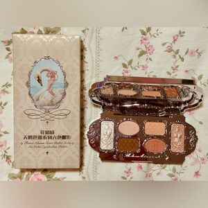 Flower Knows Swan Ballet Series 01 White Swan Eyeshadow Palette